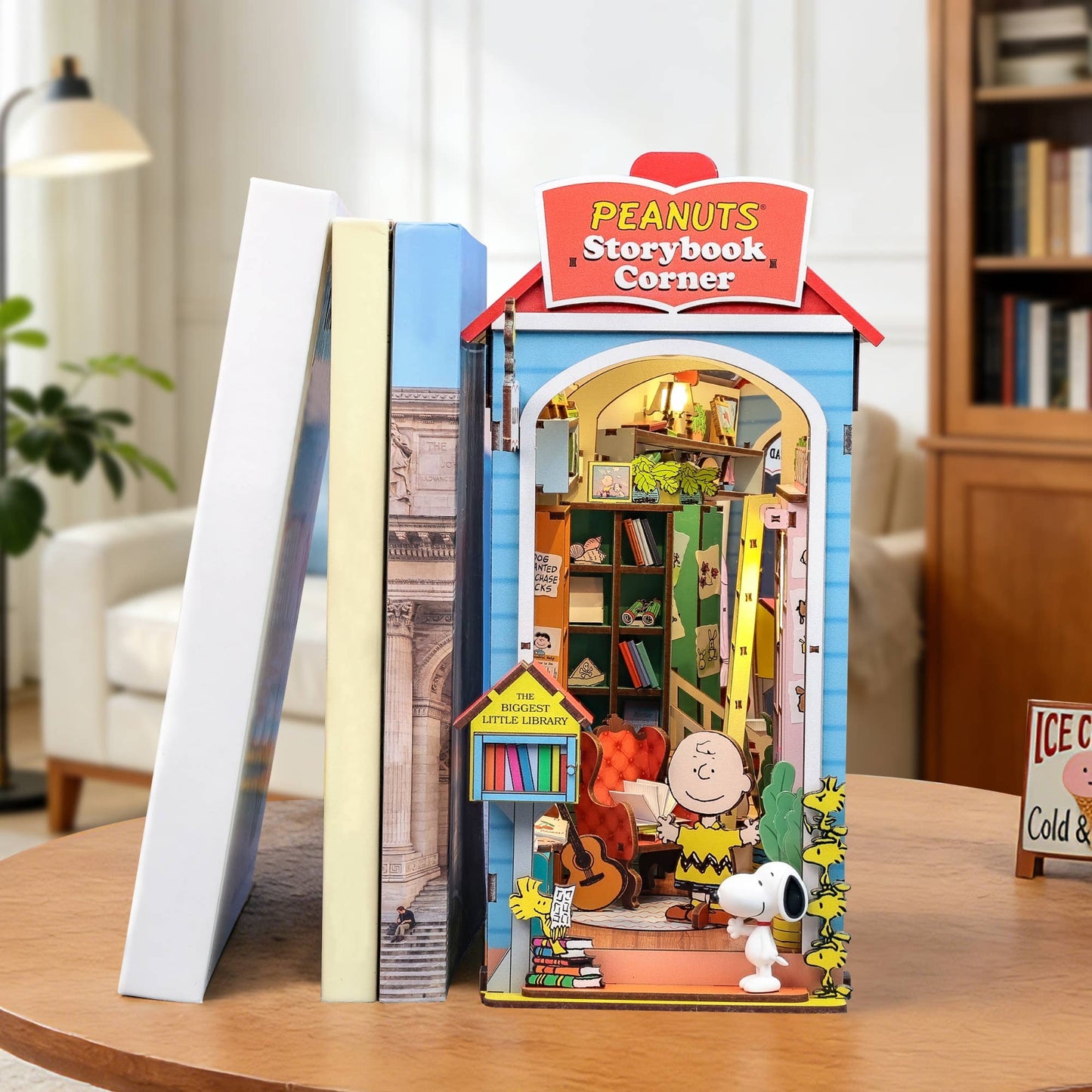 Peanuts Story Corner - DIY Bookshelf Diorama Kit